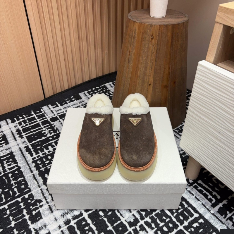 Pra*a slippers